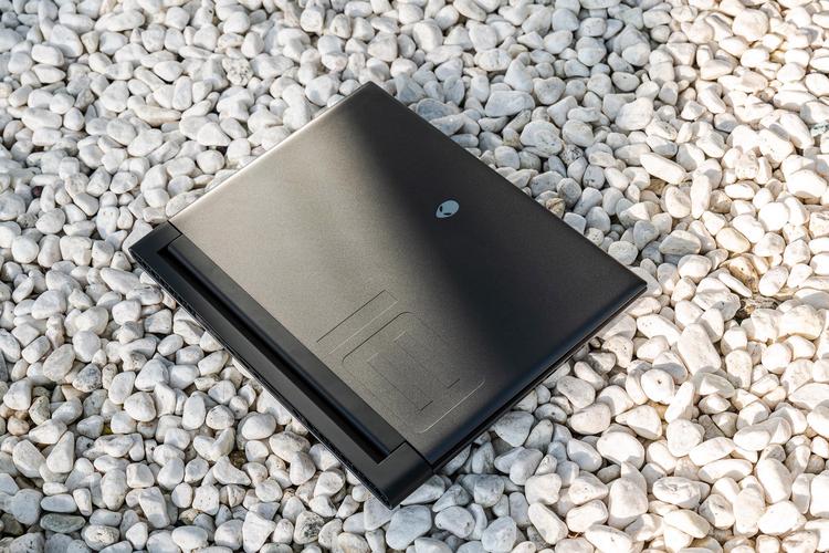 外星人 Alienware M18 - 高性能游戏本_百科资料-4