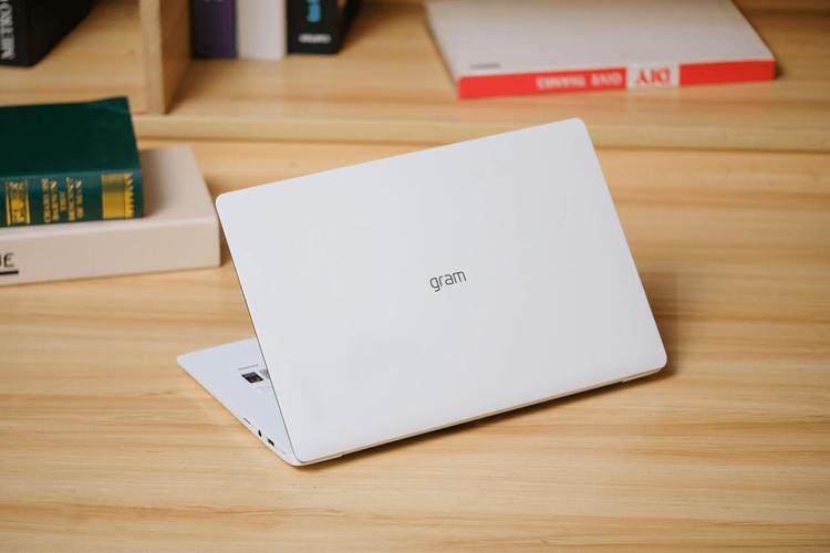 LG gram 14(14Z90RU-G.AP55C) - 超轻薄商务笔记本_资料手册-2 LG gram 14(14Z90RU-G.AP55C) - 超轻薄商务笔记本_资料手册-2
