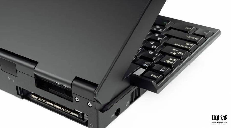 IBM ThinkPad 701 - 经典蝶翼键盘笔记本_百科资料-1 IBM ThinkPad 701 - 经典蝶翼键盘笔记本_百科资料-1