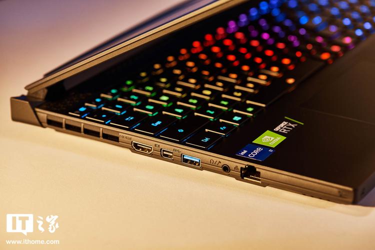 技嘉 AORUS 15X - 高刷电竞游戏本_百科资料-3